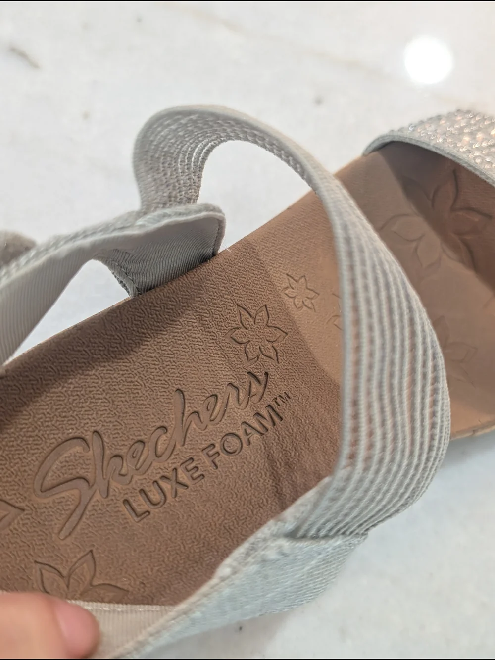 Sketchers Beverlee Women's Silver Sparkle Wedge Luxe Comfort Foam Sandals Size 8